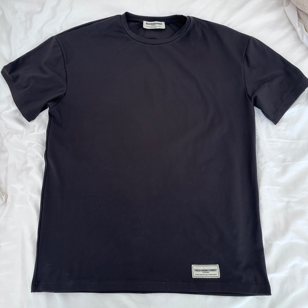 Women’s The Giving Movement Overiszed Shirt in Black small